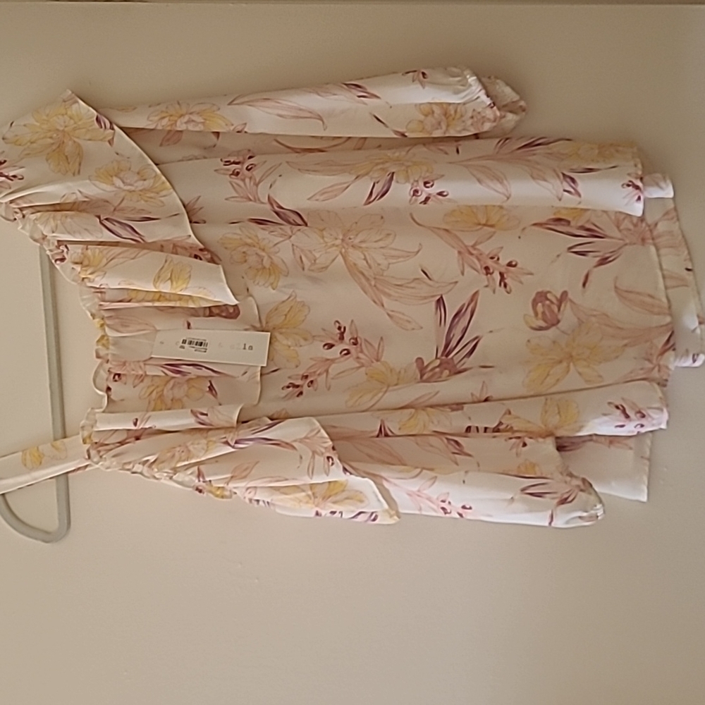 Copper & Ella Floral top, 1X, White with flower prints - Picture 4 of 6